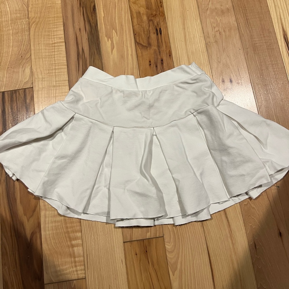 Women’s White Pleated Skirt